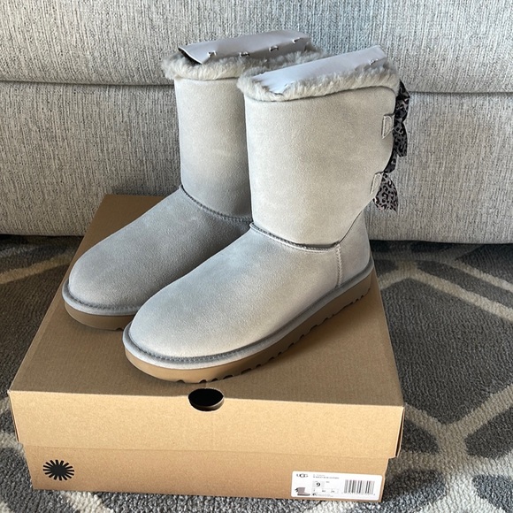 Ugg Bailey Bow Leopard - Picture 1 of 11